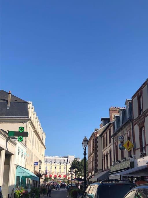 La Baleine - Hyper Centre, Charme Et Calme A Deux Pas De La Mer Cabourg Zewnętrze zdjęcie